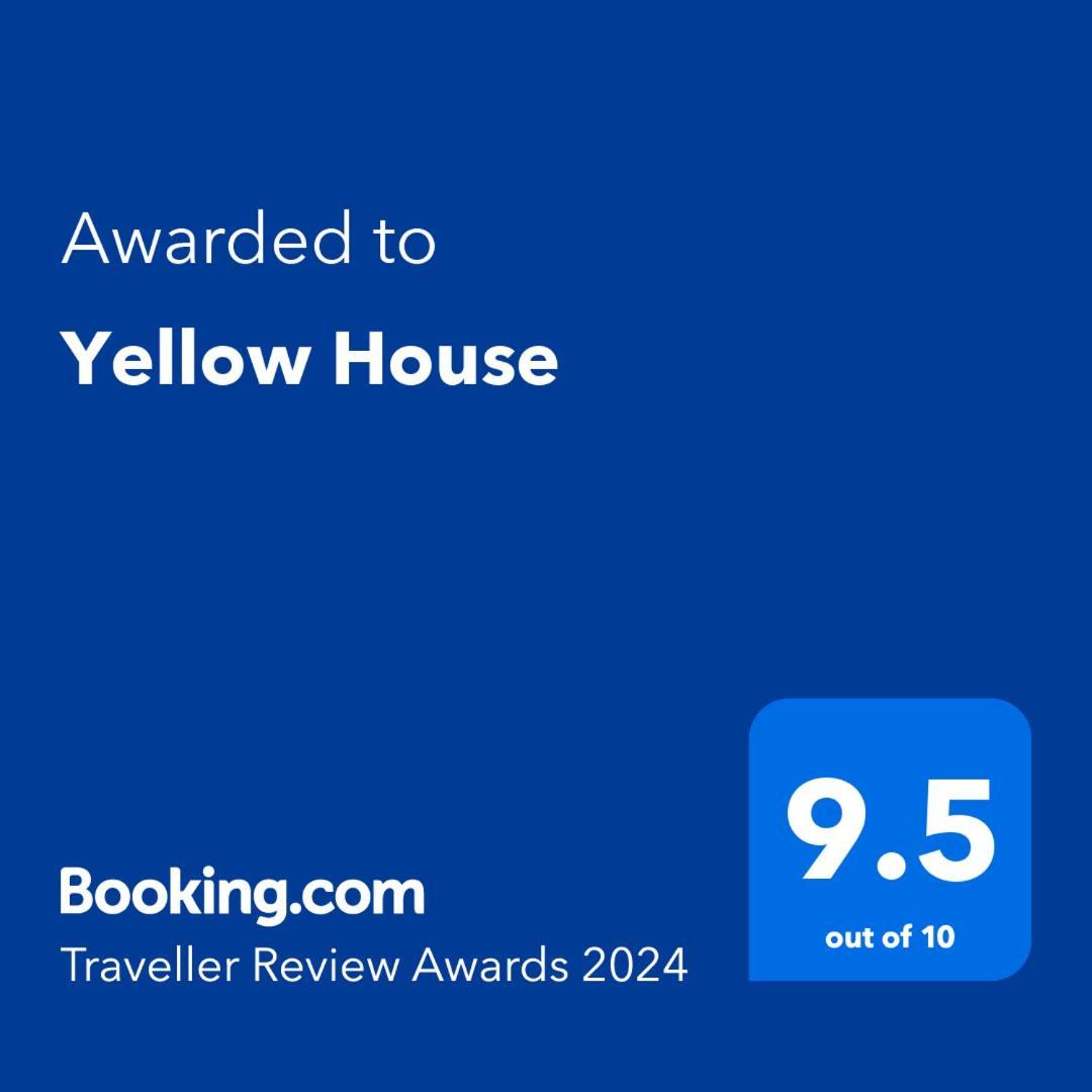 Yellow House Westport Exterior photo